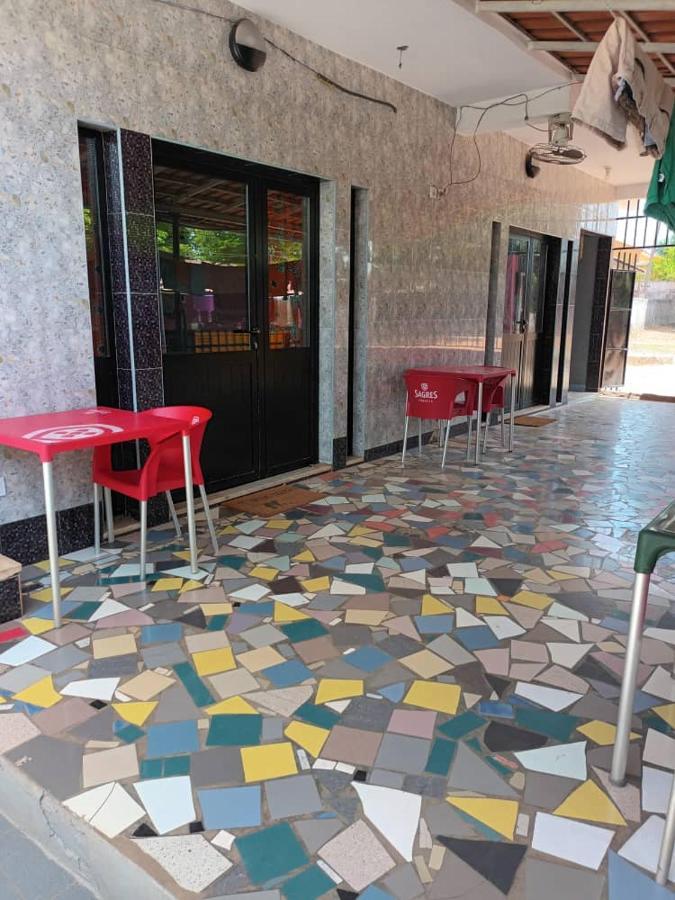 Hotel Badinca Alojamento Low Cost In Bissau Avenida Francisco Mendes Екстер'єр фото